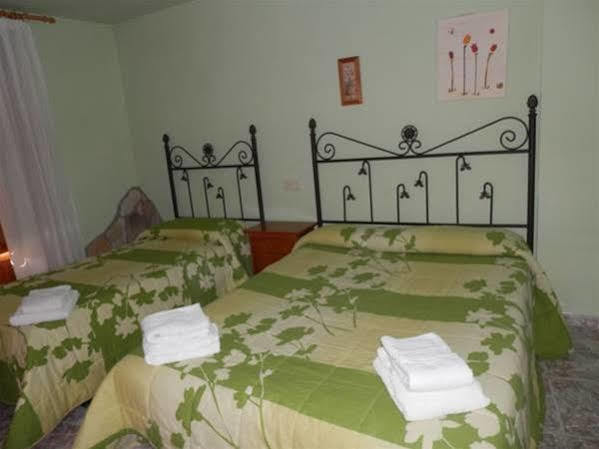 Hostal El Portalico Linares de Mora Extérieur photo